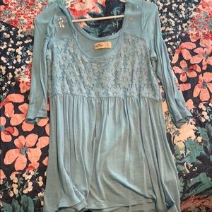Hollister crop sleeve size large